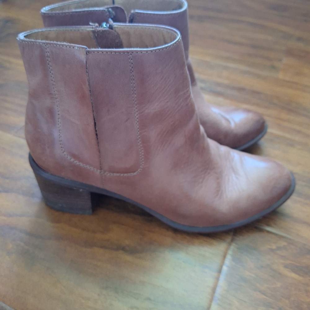 Sofft Tan Leather Ankle Booties